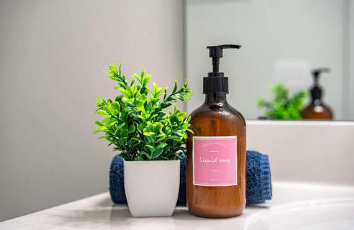 4BR Townhouse King Bed 2-Story Near NC State - Foto 28