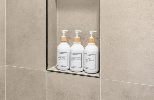 Edgewater Apt with Free Parking Gym Modern Living - Photo 18