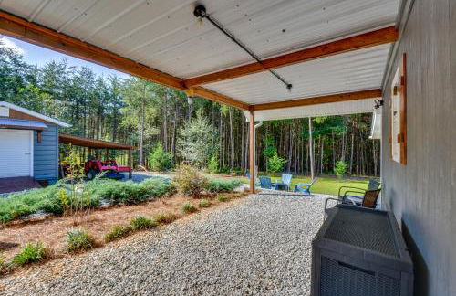 Cozy Clarkesville Getaway with Fire Pit! - Foto 19