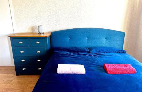 Spacious 3-Bed Family Retreat with Cosy Living and Garden! Free parking - Foto 5