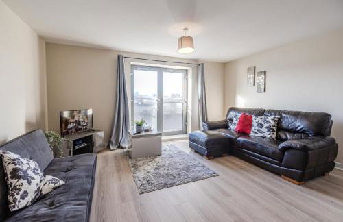 Waterfront Quayside Apartment with secure parking & lift, Ideal for Mobility Users - Foto 45