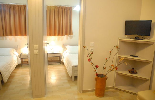 Takis Hotel - Photo 25