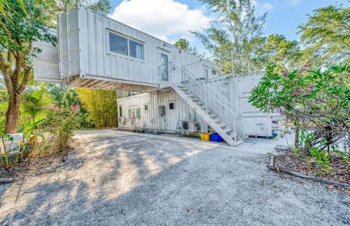 Upcycled Shipping Containers Transformed into a Glamping Home for a Unique Florida Vacation - Foto 53