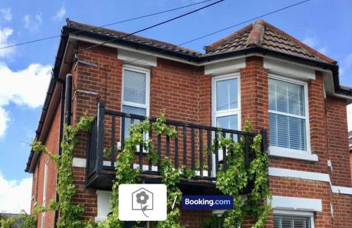 Netley Village Apartment By Your Stay Solutions Short Lets & Serviced Accommodation Netley Southampton With Free Wi-Fi - Photo 26