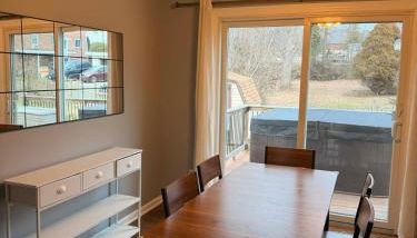 Charming 5 Bed with Spacious Yard with HotTub - Foto 4