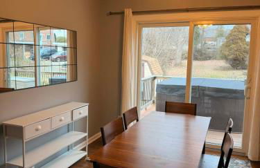 Charming 5 Bed with Spacious Yard with HotTub - Foto 4