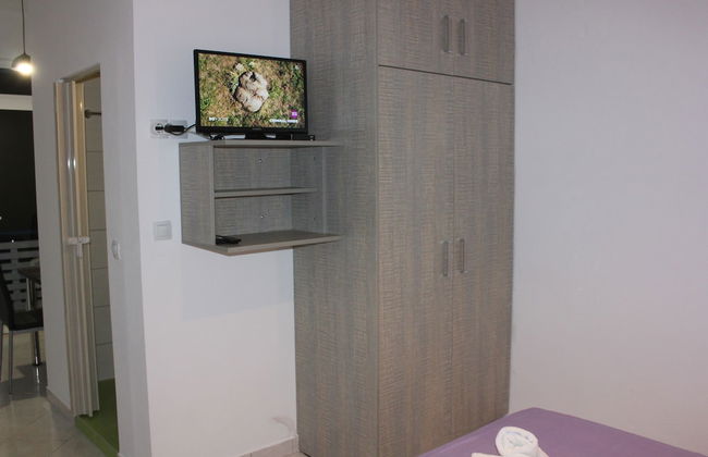 Aaron Studios Apartments - Photo 9