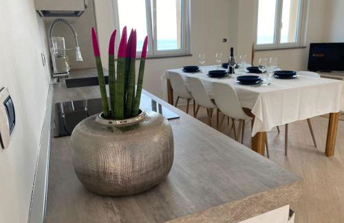 Incanto sul mare con enorme terrazza e piscina - Foto 8