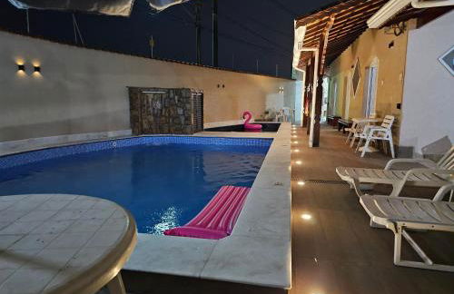 Casa Lindíssima e Espaçosa com 2 Piscinas - Adulto e Infantil, Perto da Praia, Opção da Piscina Adulto Aquecida Cobrado à Parte, 4 Quartos Frente as Piscinas, Área Gourmet Completa com Churrasqueira, Forno e Fogão a Lenha, Mesa de Bilhar, Lareira na Sala - Photo 3