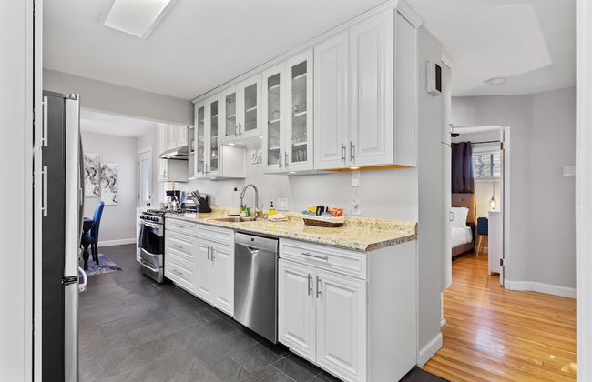 Metropolitan Escape I JZ Vacation Rentals - Photo 12