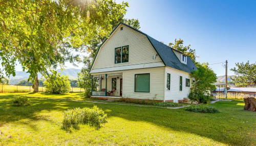 Patio and Mountain Views Farmhouse in Mancos! - Foto 1