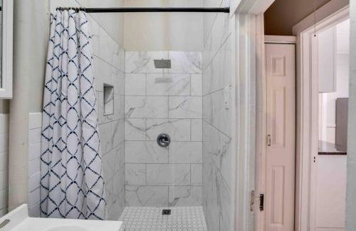 Cozy 1 Bed Historic Elmwood Park-Centennial House - Foto 2