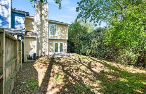 Stroll to Downtown Alpharetta AND Avalon Shops - Foto 31