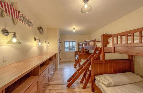 Stunning Luxury Ski-InSki-Out Home w Hot Tub - Foto 41