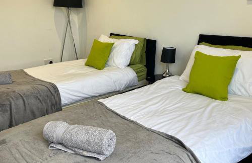 Sleek Sleeps 6 Sunset Views Family friendly - Foto 17