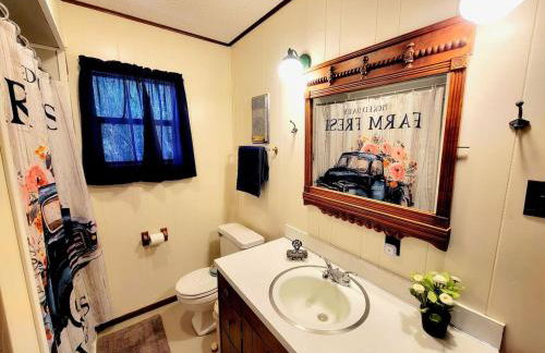 TJs Escape Landmark Oak Tree 1mile2river - Foto 24