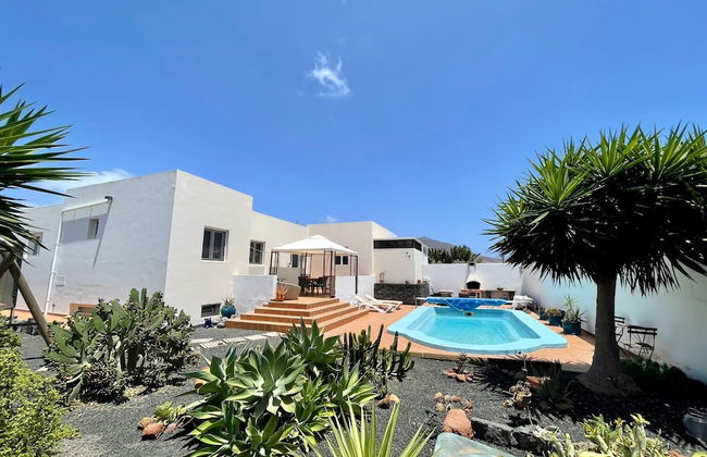 Beautiful Spacious Villa in Playa Blanca - Photo 15