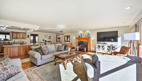 Hot Tub and Shared Dock Lakefront Grove House - Foto 4