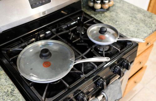 Spacious 4BR House Free Parking w Backyard BBQ - Foto 43