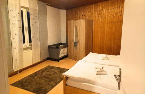 Ruhige freistehender Bungalow mit Parkplatz - Foto 2