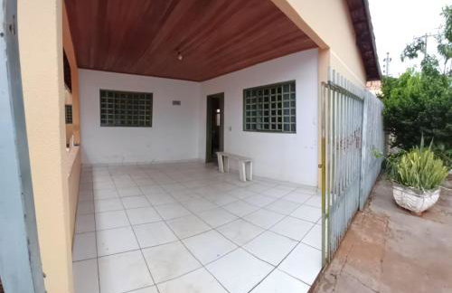 Casa grande e bem localizada - Foto 7