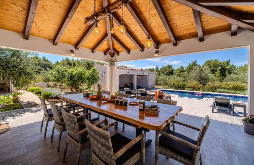 Luxury Villa Nature with heated private pool, sauna & fire pit, a short walk to the beach - Photo 1