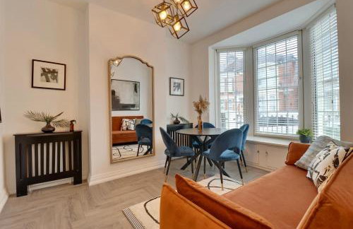 Spacious 4BR house near Portsmouth center - Foto 1