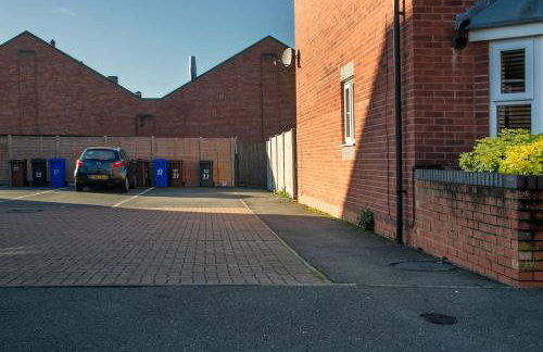 Comfortable 4 Bed Modern Townhouse with Parking - Foto 30