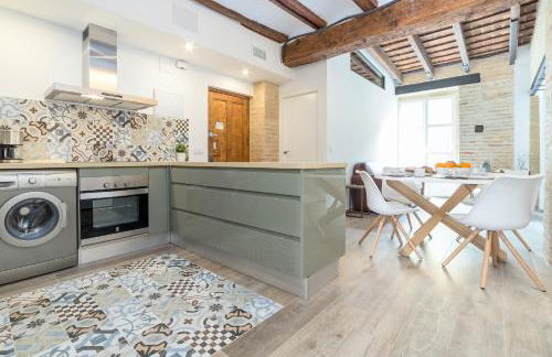 FLORIT FLATS - CATHEDRAL LUXURY TERRACE FLAT 2BR 2BA AC Wifi - Photo 34