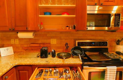 King Bed, Putt-Putt w/ Hot Tub, & Other Games - Foto 19