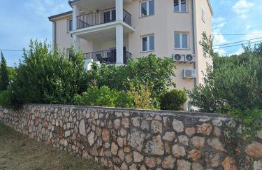Family and pet friendly apartment Frankopan Croatia - Photo 4