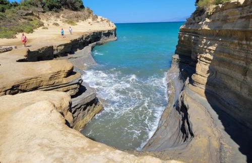 Art House Pagoi 3min from St George Beach - Photo 28