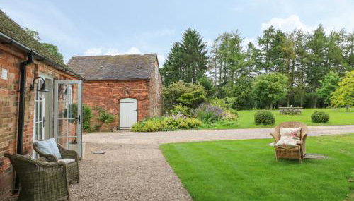 March Hare - Photo 2