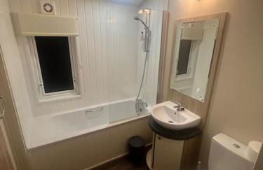 Beautiful 2-Bedroom Lodge with Spectacular Views - Photo 9