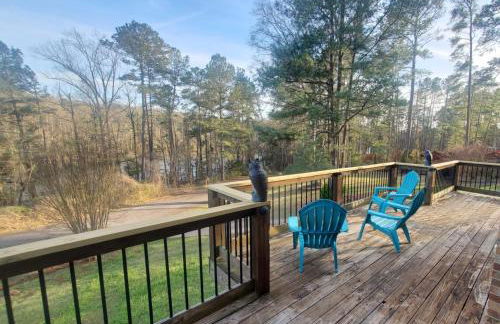 Gorgeous Cabin by Lake with Waterview and walking access - Foto 17