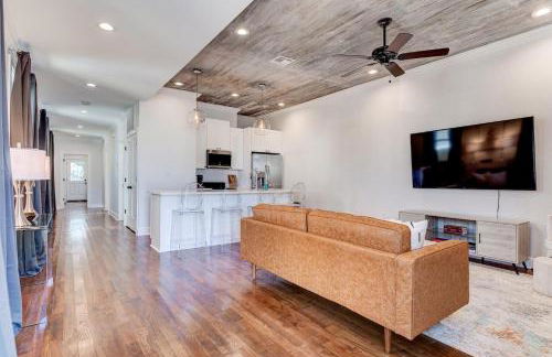 Spring Festival Stay Mid-City w Pool Balcony - Foto 11