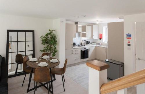 Runcorn Spacious Modern 3 bedroom House, 4 beds, On site Parking, Long stay deals - Foto 14