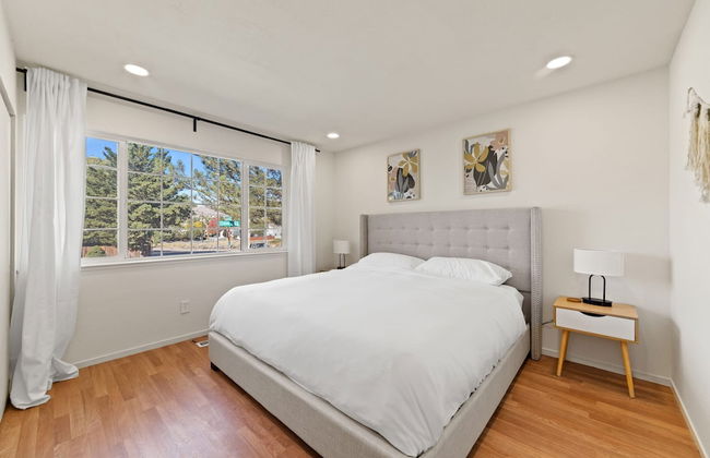 Delightful 4BR Home Nr Downtown Reno w Fireplace - Foto 9