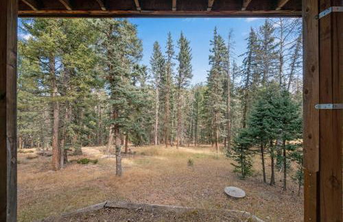 Deer-Friendly Cabin with Mountain Views and Fire Pit - Foto 29