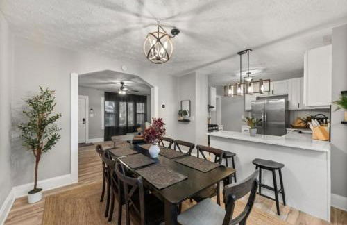 Newly Renovated and Designed Near Downtown - Foto 6