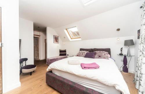 6 bedrooms beautiful home 3 bathrooms, quiet location with garden near Legoland Windsor Heathrow - Foto 45