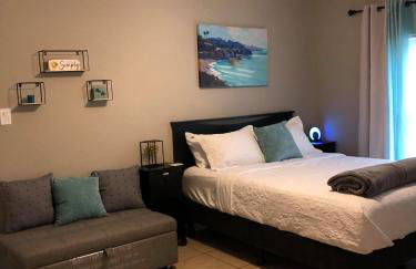 The Comfi Coral - Large 1 Bedroom Studio A - Photo 2