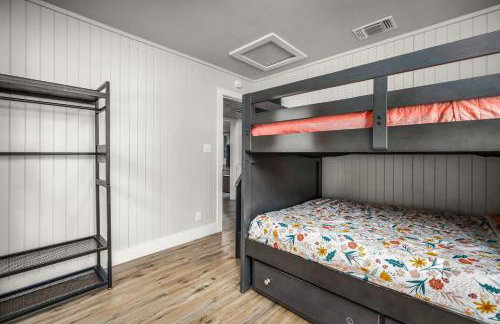 River Access Fire Pit BBQ Deck Sleeps 8 - Foto 21