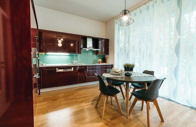 YoHome - Luxury Downtown Apartment - Photo 21