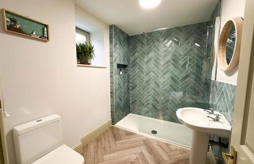 Harbour Way Cottage by Coast & Country Stays - Photo 13