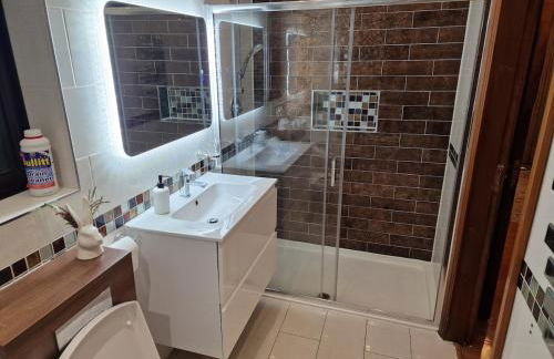 5 Bed 5 Bath Luxury Home Near Heathrow Free Parking - Foto 20