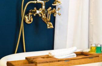 Elegant Renovated House With Relaxing Courtyard - Near FQ - Foto 25