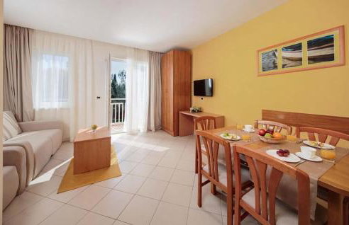 Cozy Apartment In Umag With Wifi - Photo 3