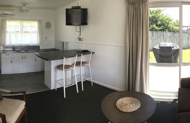 Raglan Palm Beach Motel - Photo 37