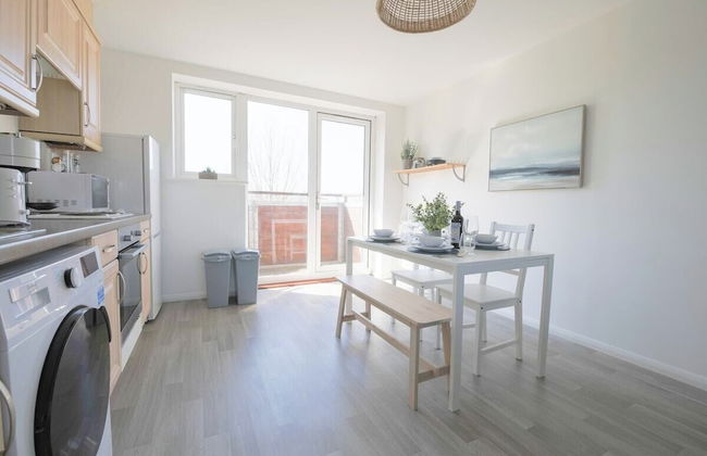 2 Bed Apartment Overlooking Water - Foto 44